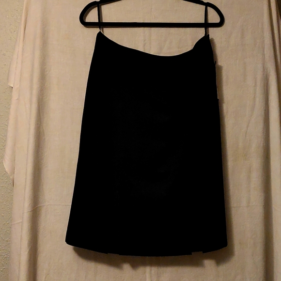 NWT Ladies Black Skirt SZ 12 - Picture 1 of 4